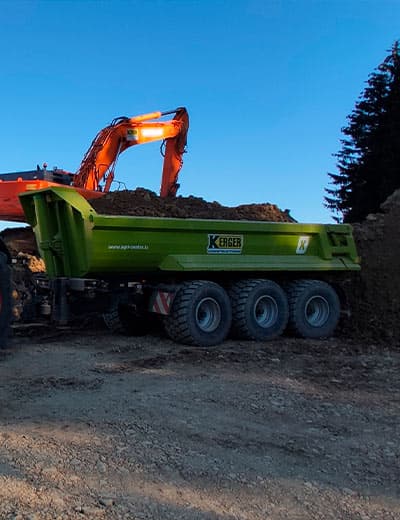 Camion-benne Kerger sur chantier